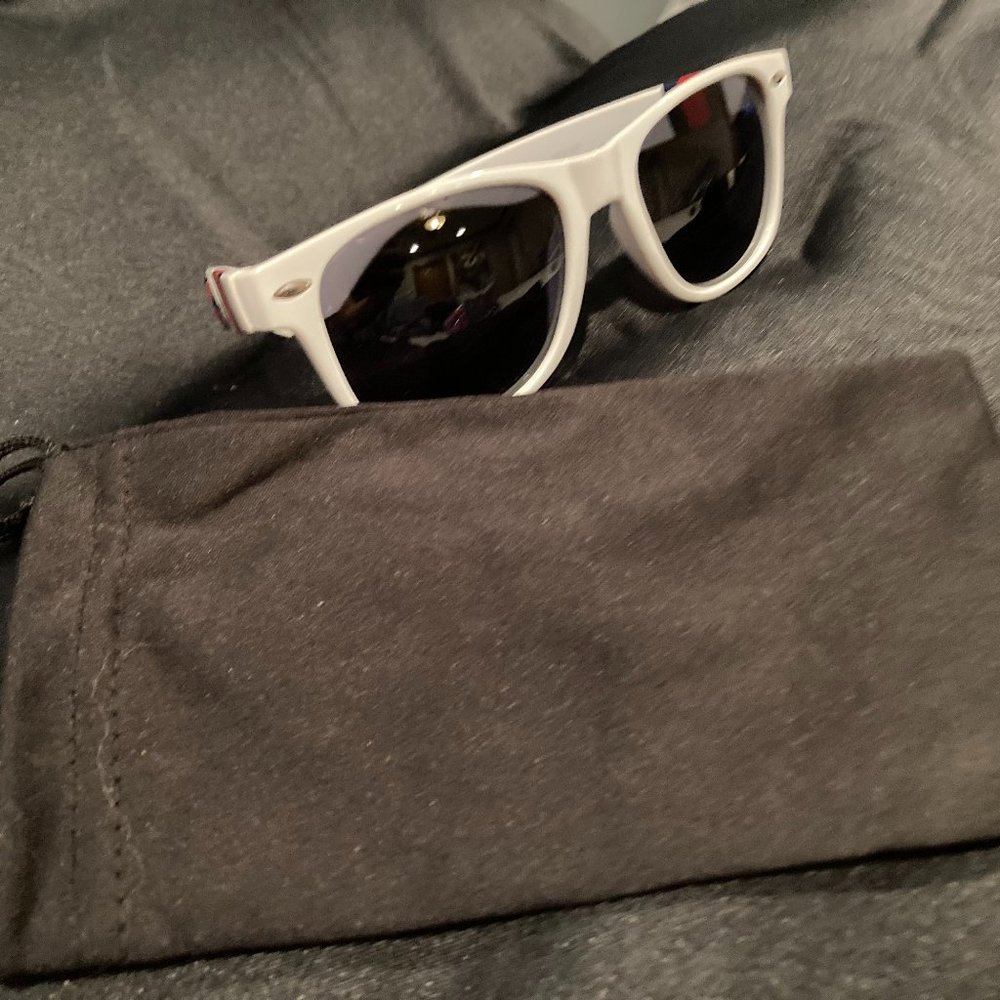 Cleveland Indians Unisex Used Adult One Size Fits All Unbranded Sunglasses